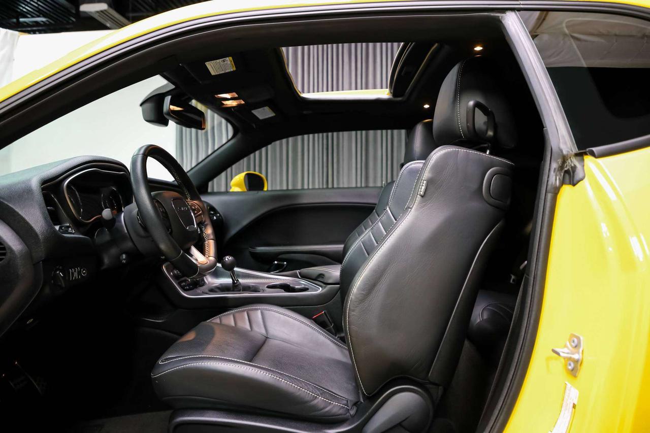2017 Dodge Challenger SRT HELLCAT MANUAL 707HP  NOACCIDENT LOWKMS RARE Photo