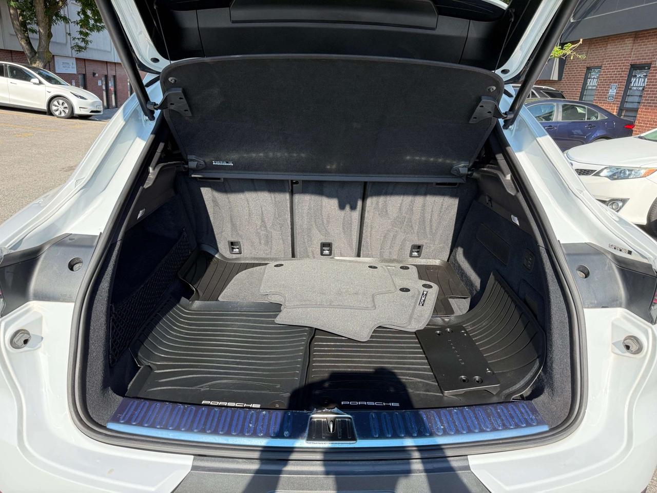 2023 Porsche Cayenne Coupe AWD, PERFORMANCE PKG Photo