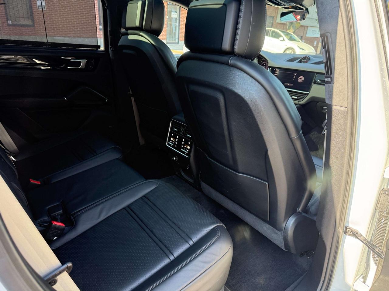 2023 Porsche Cayenne Coupe AWD, PERFORMANCE PKG Photo