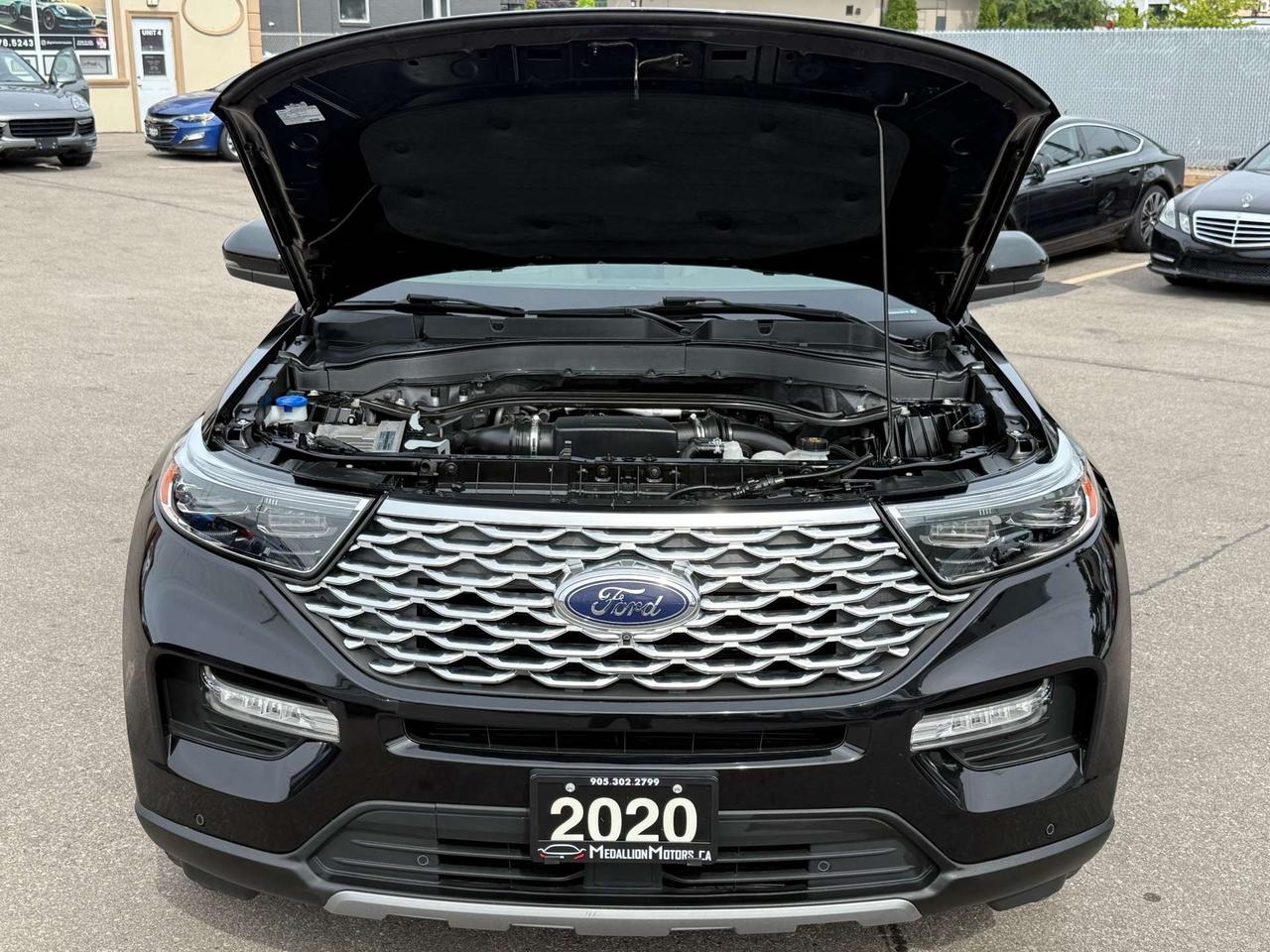 2020 Ford Explorer Platinum 4WD  ACCIDENT FREE 1-OWNER CERTIFIED Photo