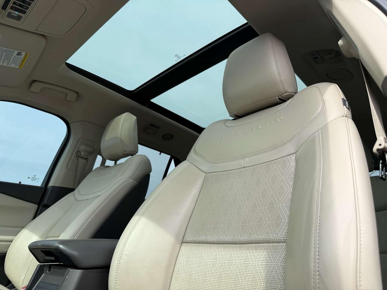 2020 Ford Explorer Platinum 4WD  ACCIDENT FREE 1-OWNER CERTIFIED Photo