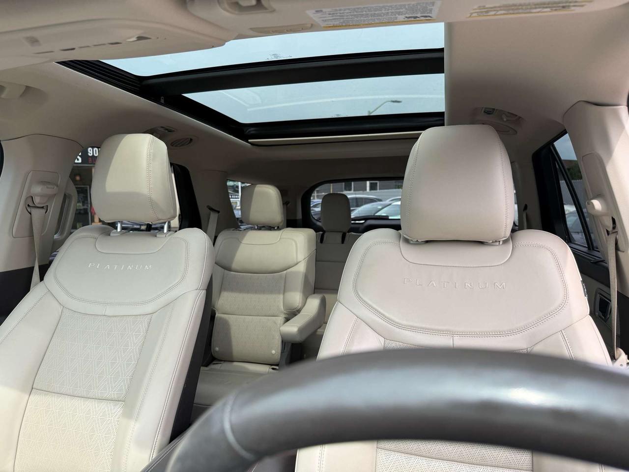 2020 Ford Explorer Platinum 4WD  ACCIDENT FREE 1-OWNER CERTIFIED Photo