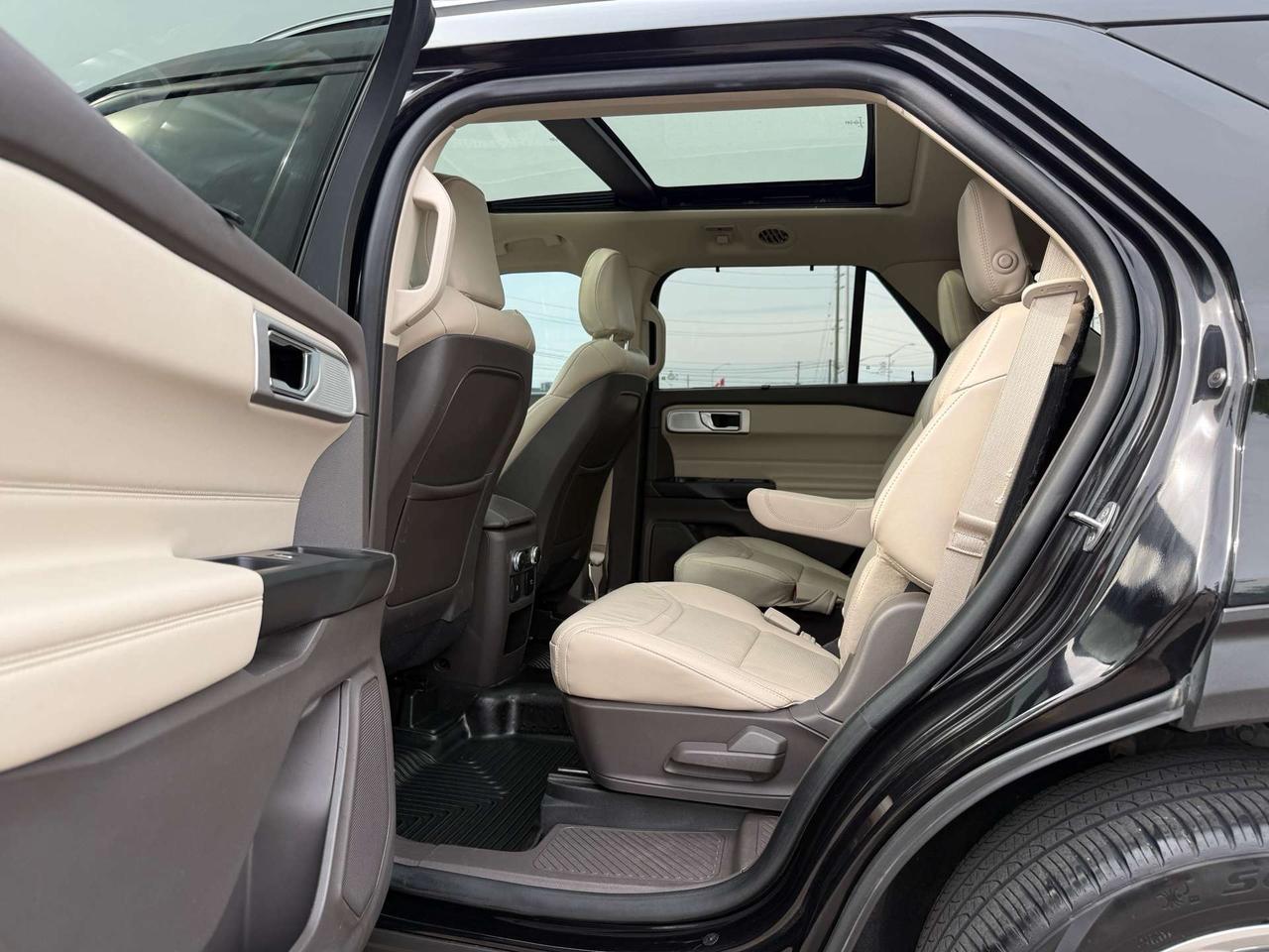 2020 Ford Explorer Platinum 4WD  ACCIDENT FREE 1-OWNER CERTIFIED Photo
