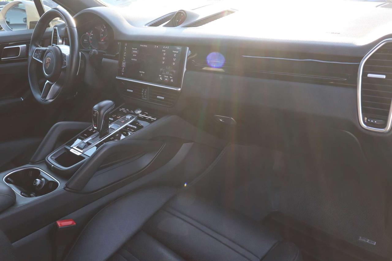 2020 Porsche Cayenne Premium Plus Pkg   Park Assist   Sport Chrono Photo