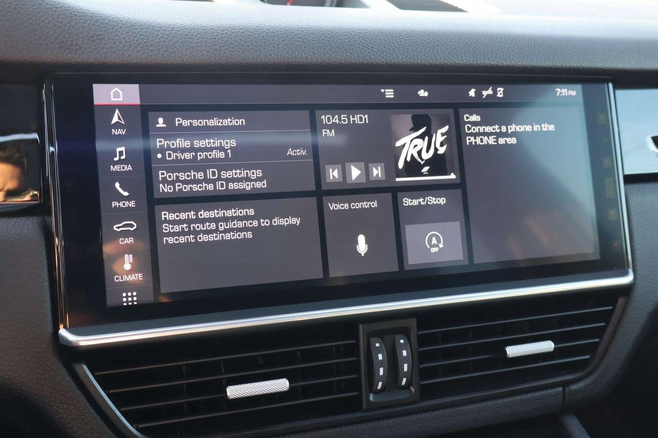 2020 Porsche Cayenne Premium Plus Pkg   Park Assist   Sport Chrono Photo