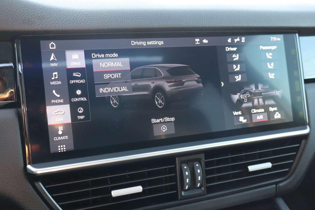 2020 Porsche Cayenne Premium Plus Pkg   Park Assist   Sport Chrono Photo