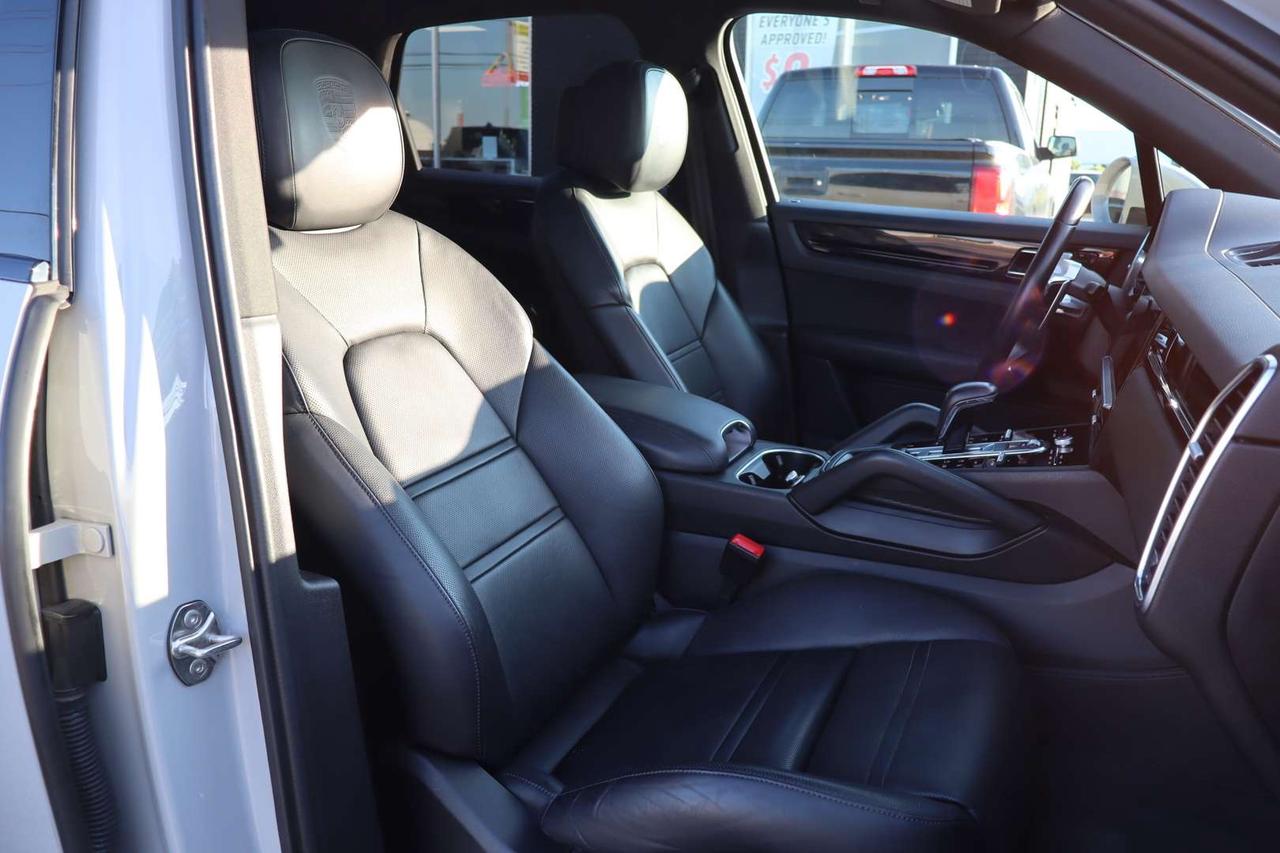 2020 Porsche Cayenne Premium Plus Pkg   Park Assist   Sport Chrono Photo