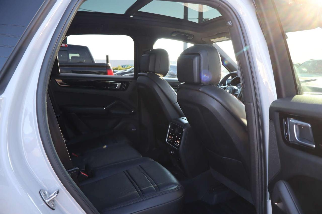 2020 Porsche Cayenne Premium Plus Pkg   Park Assist   Sport Chrono Photo