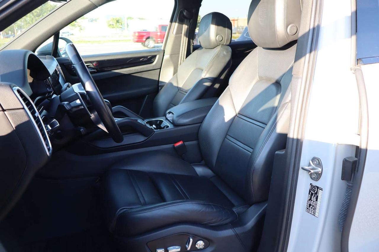 2020 Porsche Cayenne Premium Plus Pkg   Park Assist   Sport Chrono Photo