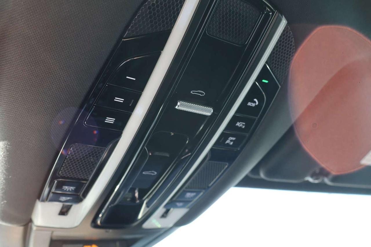 2020 Porsche Cayenne Premium Plus Pkg   Park Assist   Sport Chrono Photo