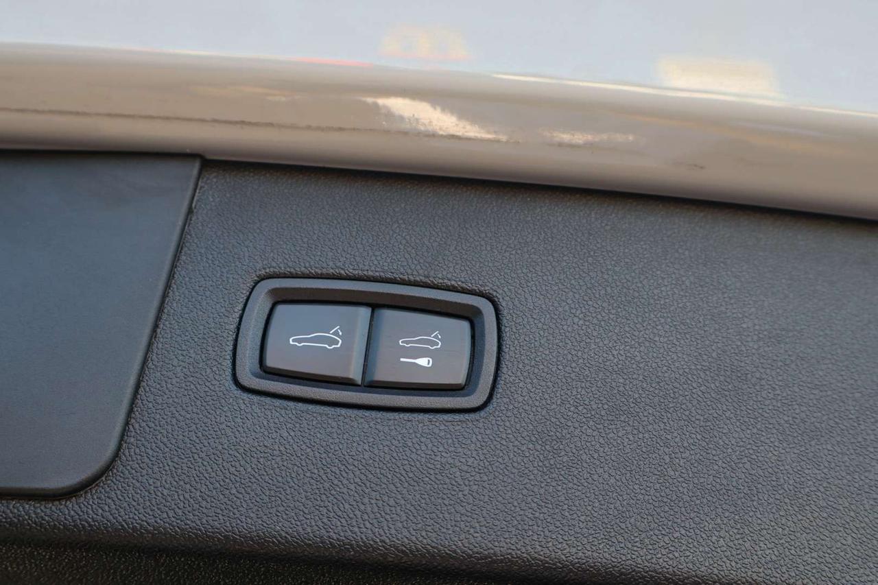 2020 Porsche Cayenne Premium Plus Pkg   Park Assist   Sport Chrono Photo