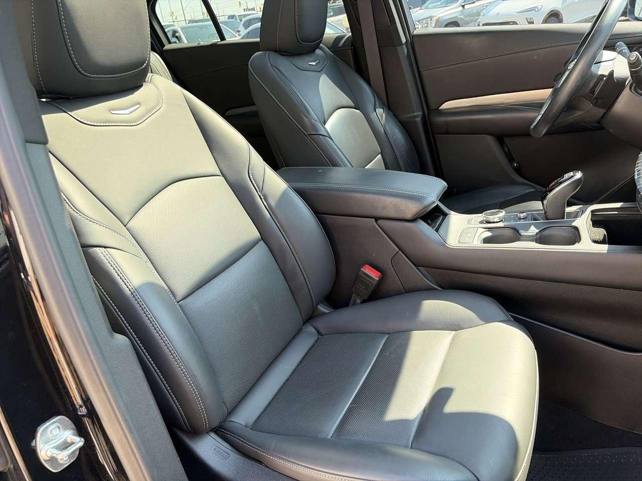 2024 Cadillac XT4 AWD 4dr Premium Luxury AWD   Leather   Panoramic S Photo