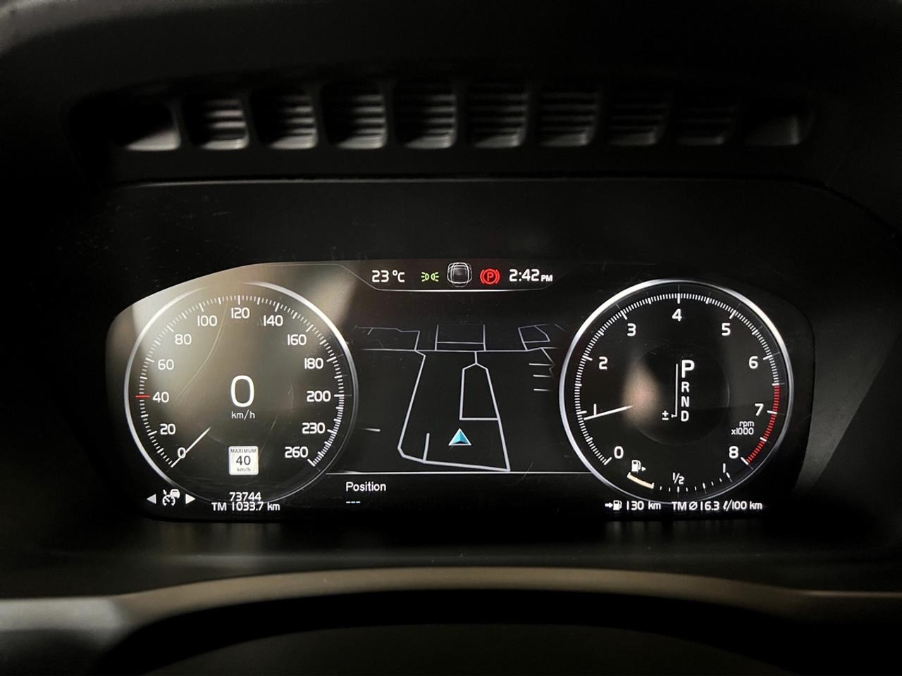 2021 Volvo XC90 T6 R-Design Photo