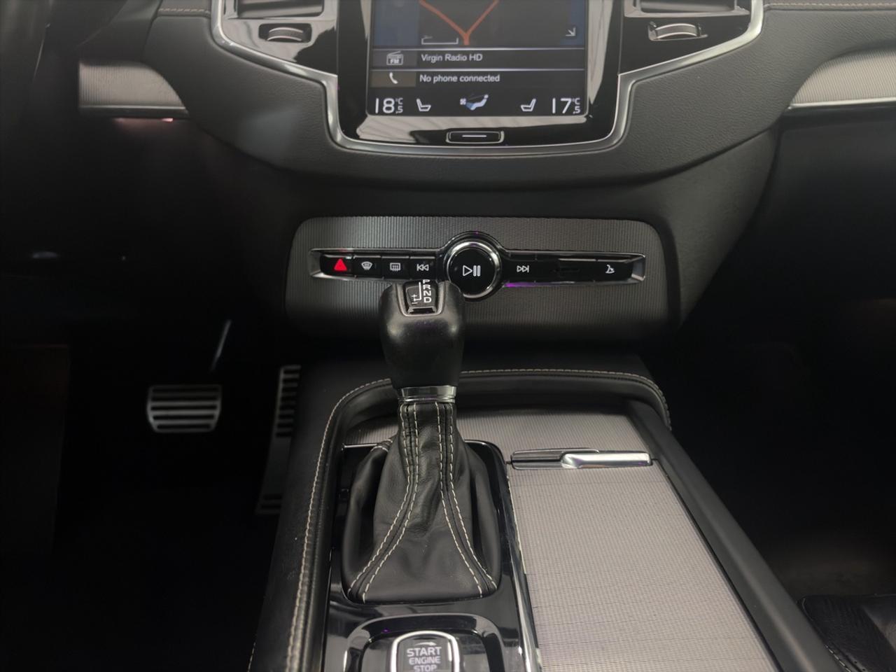 2021 Volvo XC90 T6 R-Design Photo