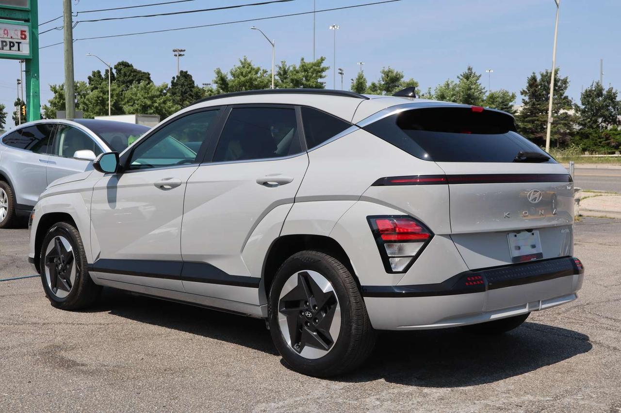 2025 Hyundai KONA Preferred w/Trend Package   No Accident   One Owner Photo4