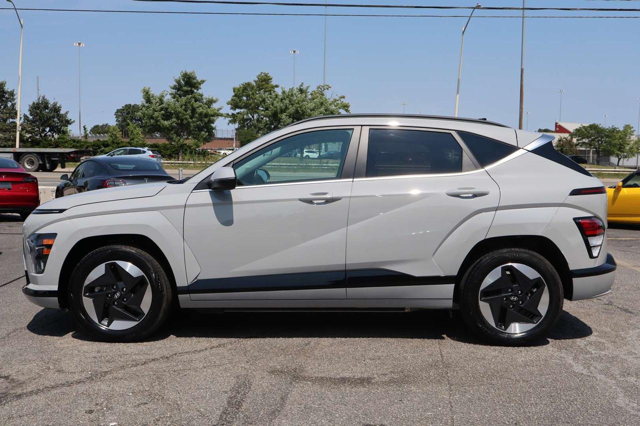 2025 Hyundai KONA Preferred w/Trend Package   No Accident   One Owner Photo