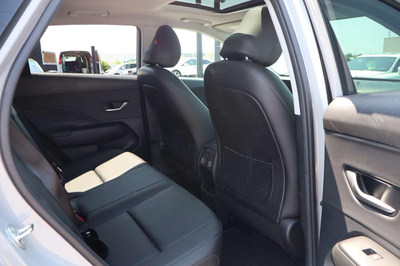 2025 Hyundai KONA Preferred w/Trend Package   No Accident   One Owner Photo