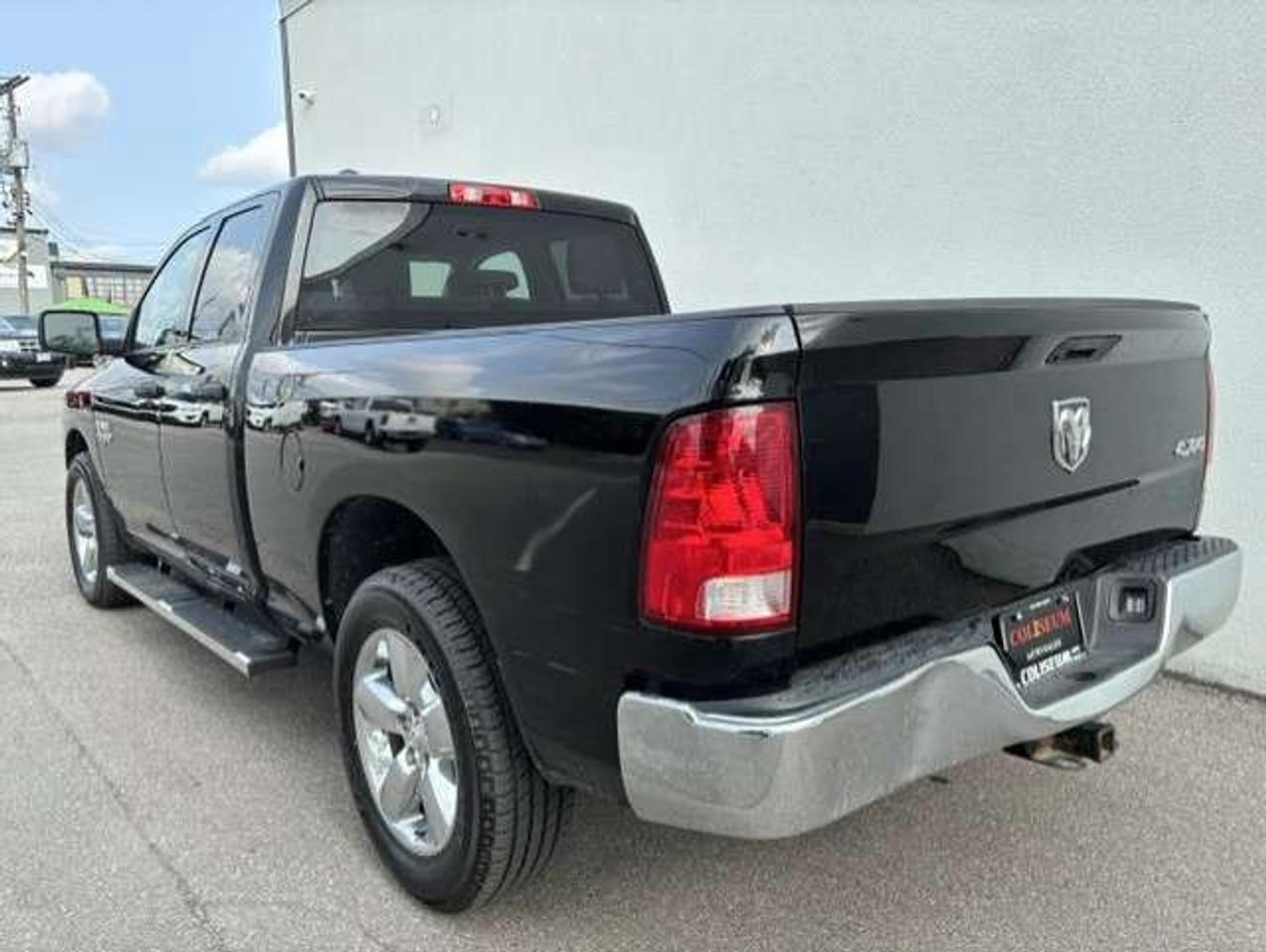 2019 RAM 1500 4X4 5.7L V8 HEMI CLASSIC-NEW TIRES-CAMERA Photo
