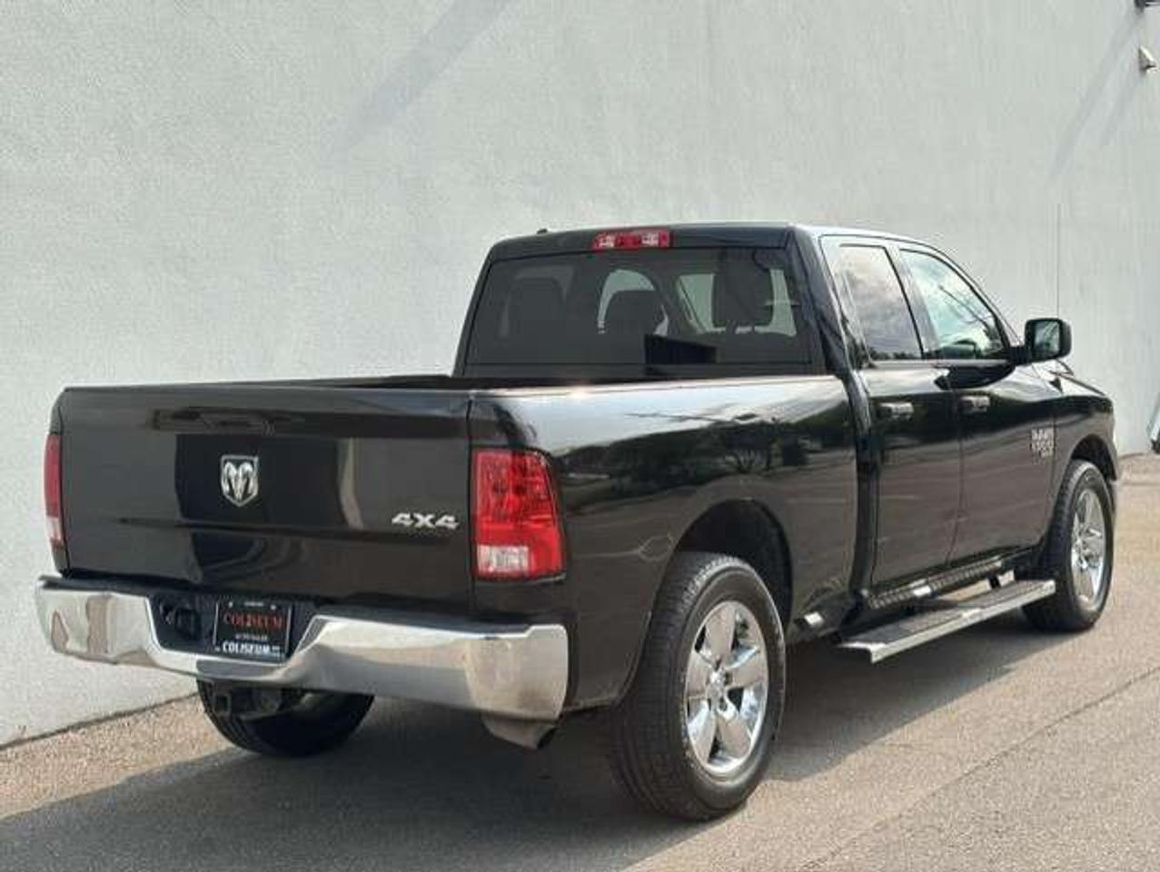2019 RAM 1500 4X4 5.7L V8 HEMI CLASSIC-NEW TIRES-CAMERA Photo