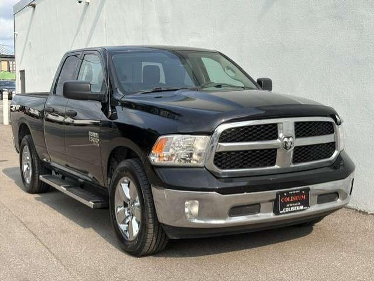 2019 RAM 1500 4X4 5.7L V8 HEMI CLASSIC-NEW TIRES-CAMERA Photo