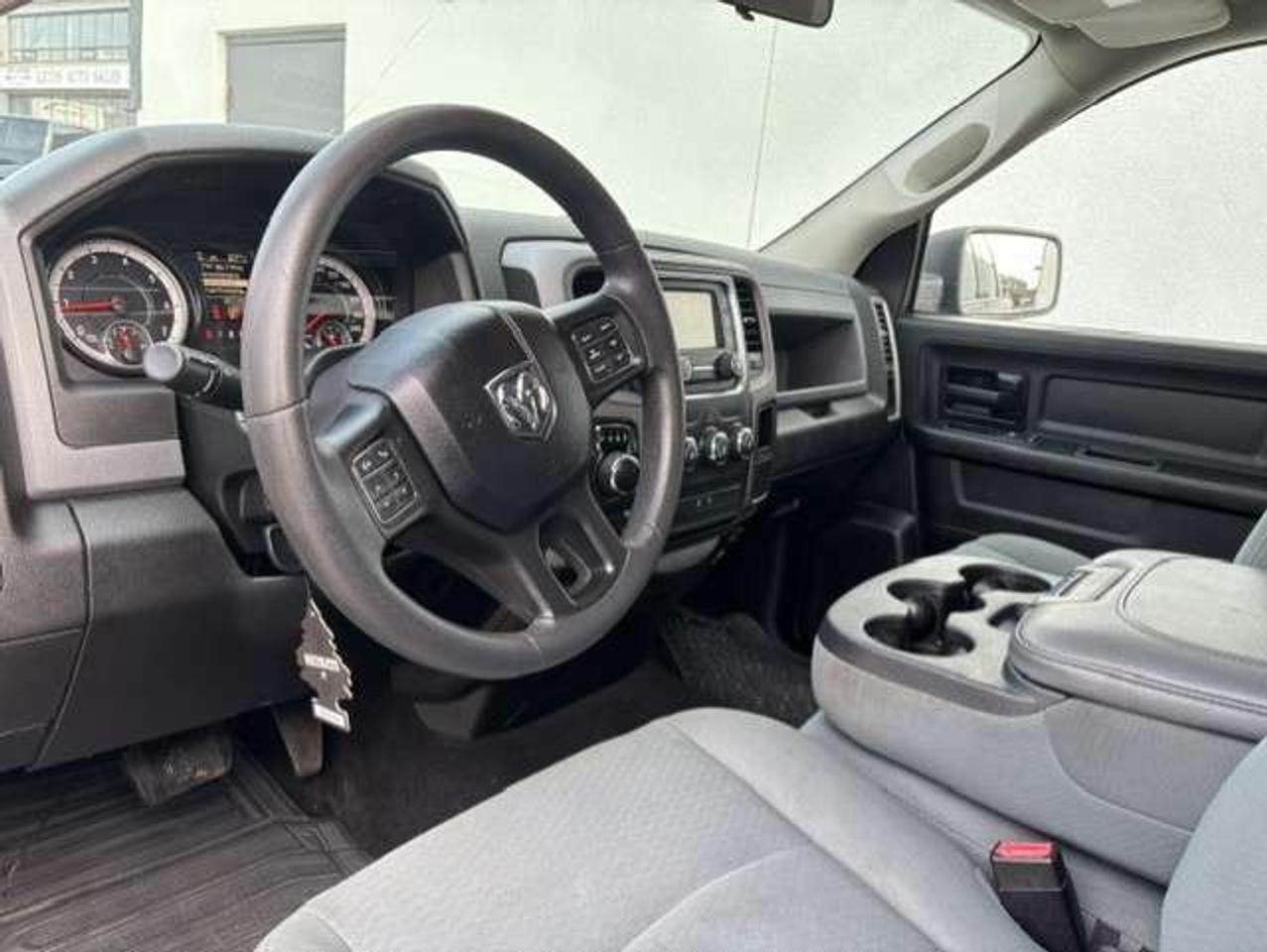 2019 RAM 1500 4X4 5.7L V8 HEMI CLASSIC-NEW TIRES-CAMERA Photo