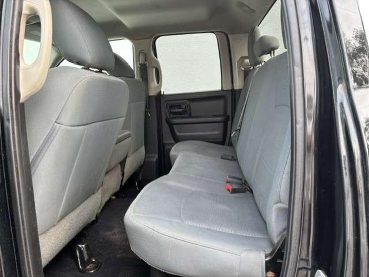 2019 RAM 1500 4X4 5.7L V8 HEMI CLASSIC-NEW TIRES-CAMERA Photo