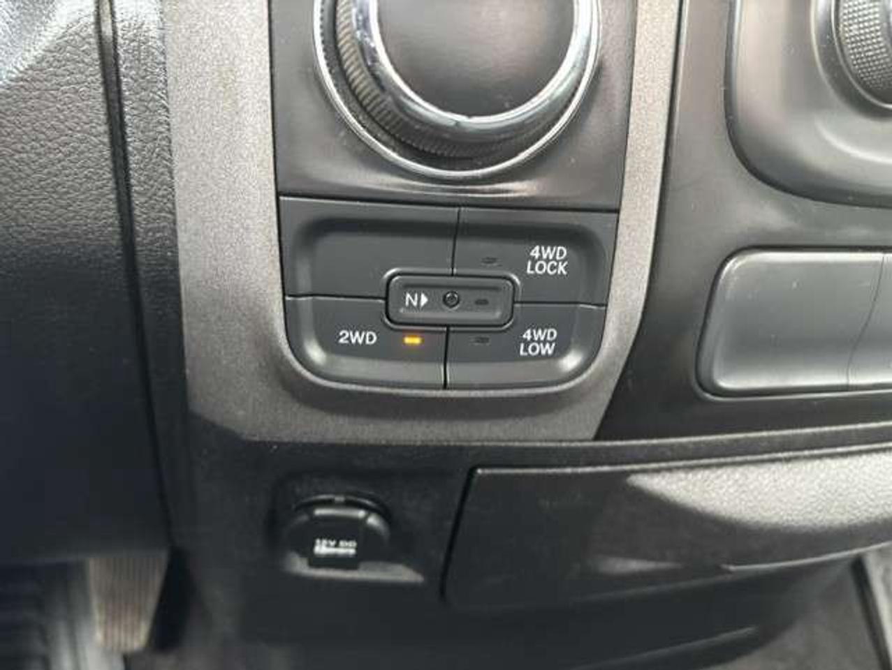 2019 RAM 1500 4X4 5.7L V8 HEMI CLASSIC-NEW TIRES-CAMERA Photo