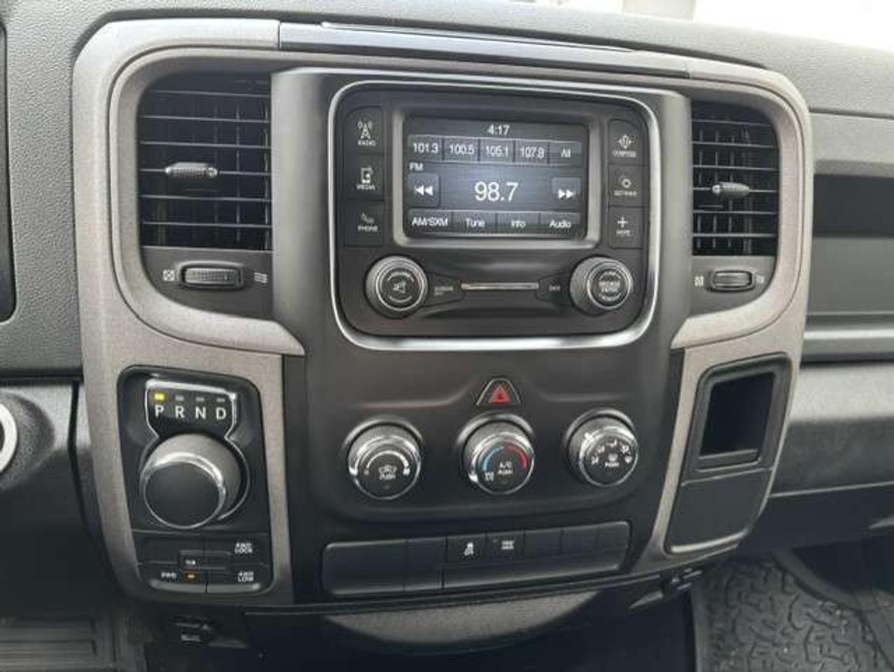 2019 RAM 1500 4X4 5.7L V8 HEMI CLASSIC-NEW TIRES-CAMERA Photo