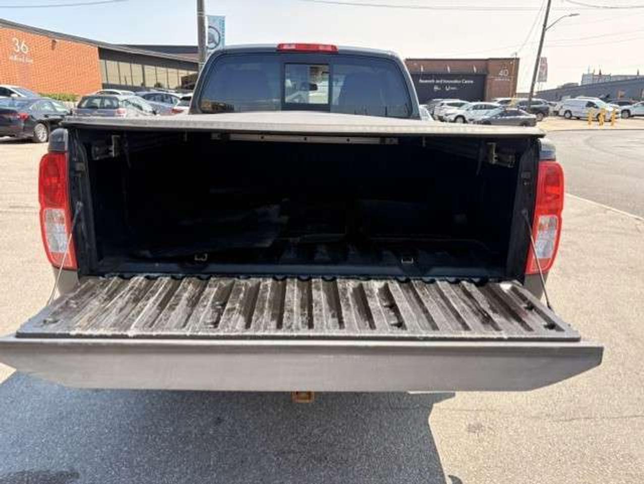 2014 Nissan Frontier SV LWB **4WD-CREW CAB-BACK UP CAMERA** Photo