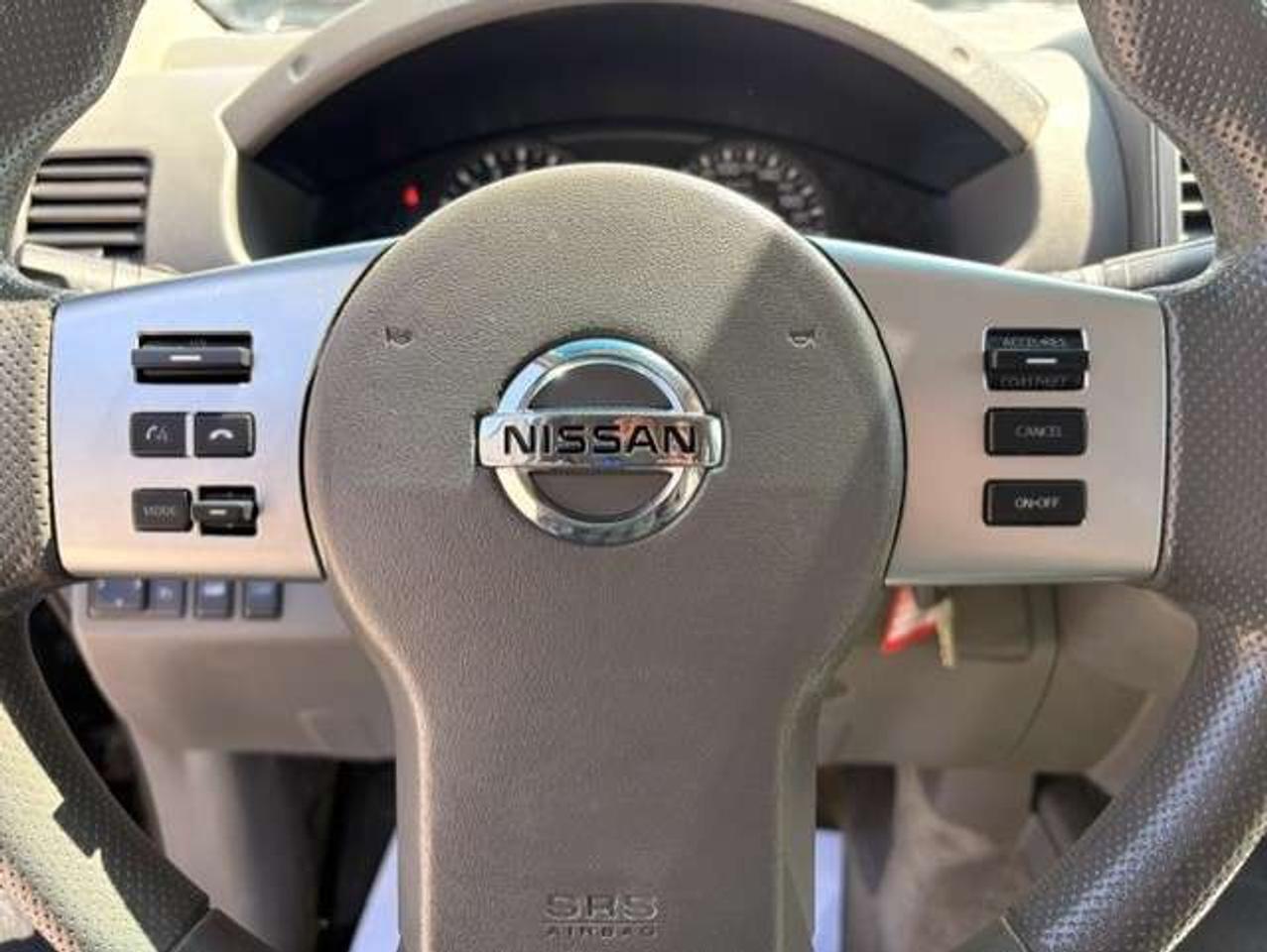 2014 Nissan Frontier SV LWB **4WD-CREW CAB-BACK UP CAMERA** Photo