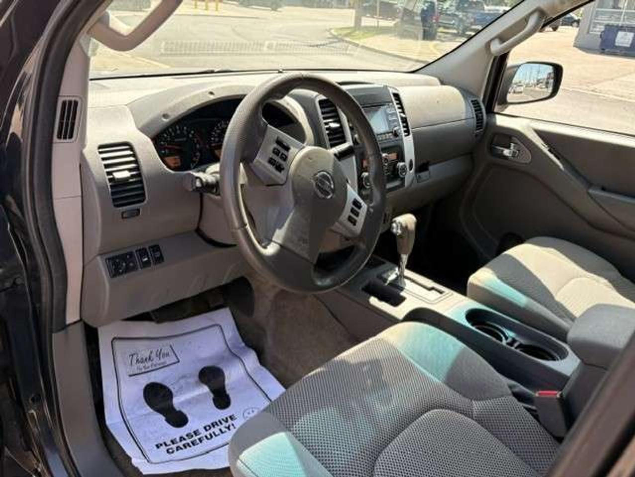 2014 Nissan Frontier SV LWB **4WD-CREW CAB-BACK UP CAMERA** Photo