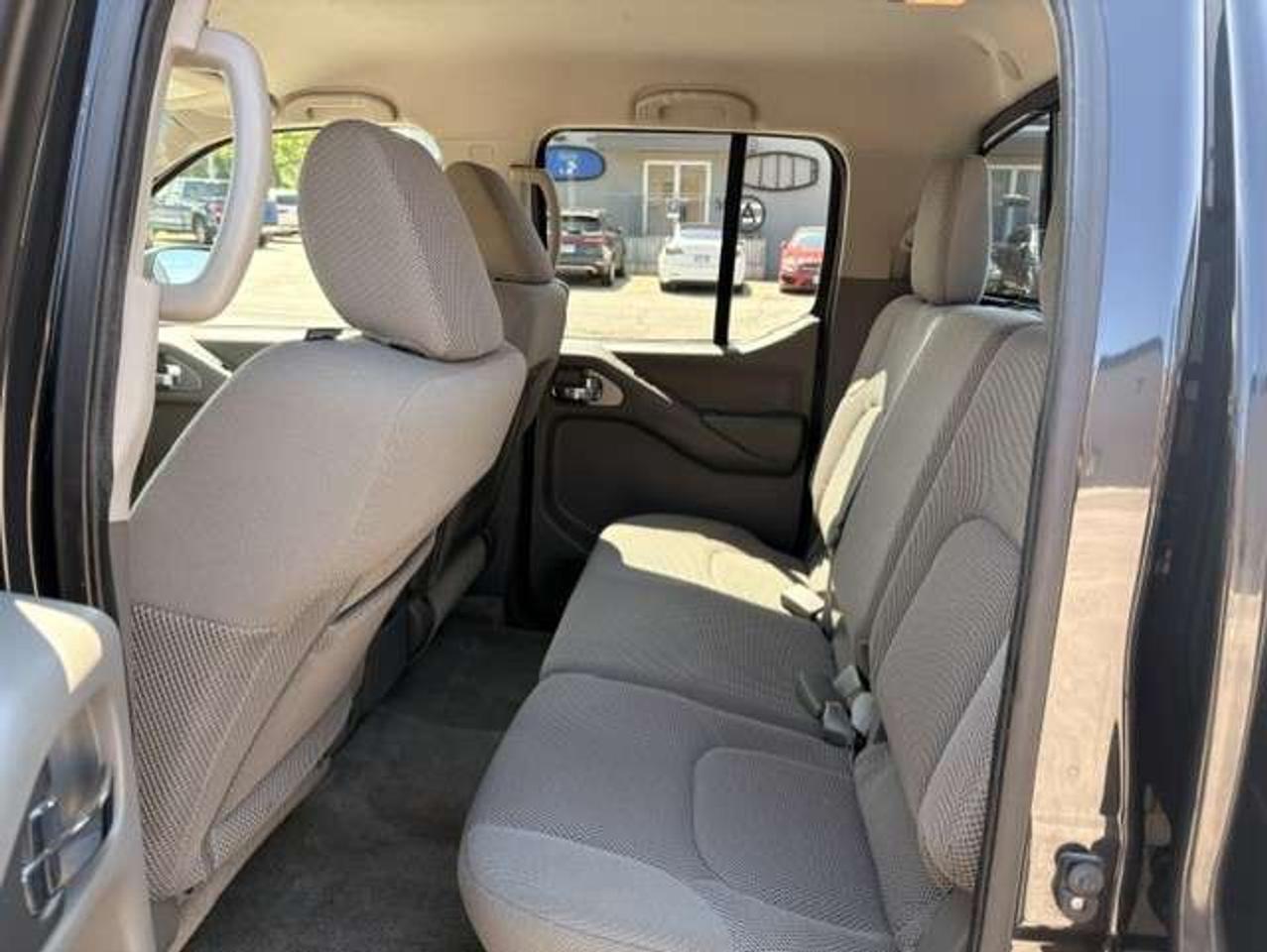 2014 Nissan Frontier SV LWB **4WD-CREW CAB-BACK UP CAMERA** Photo