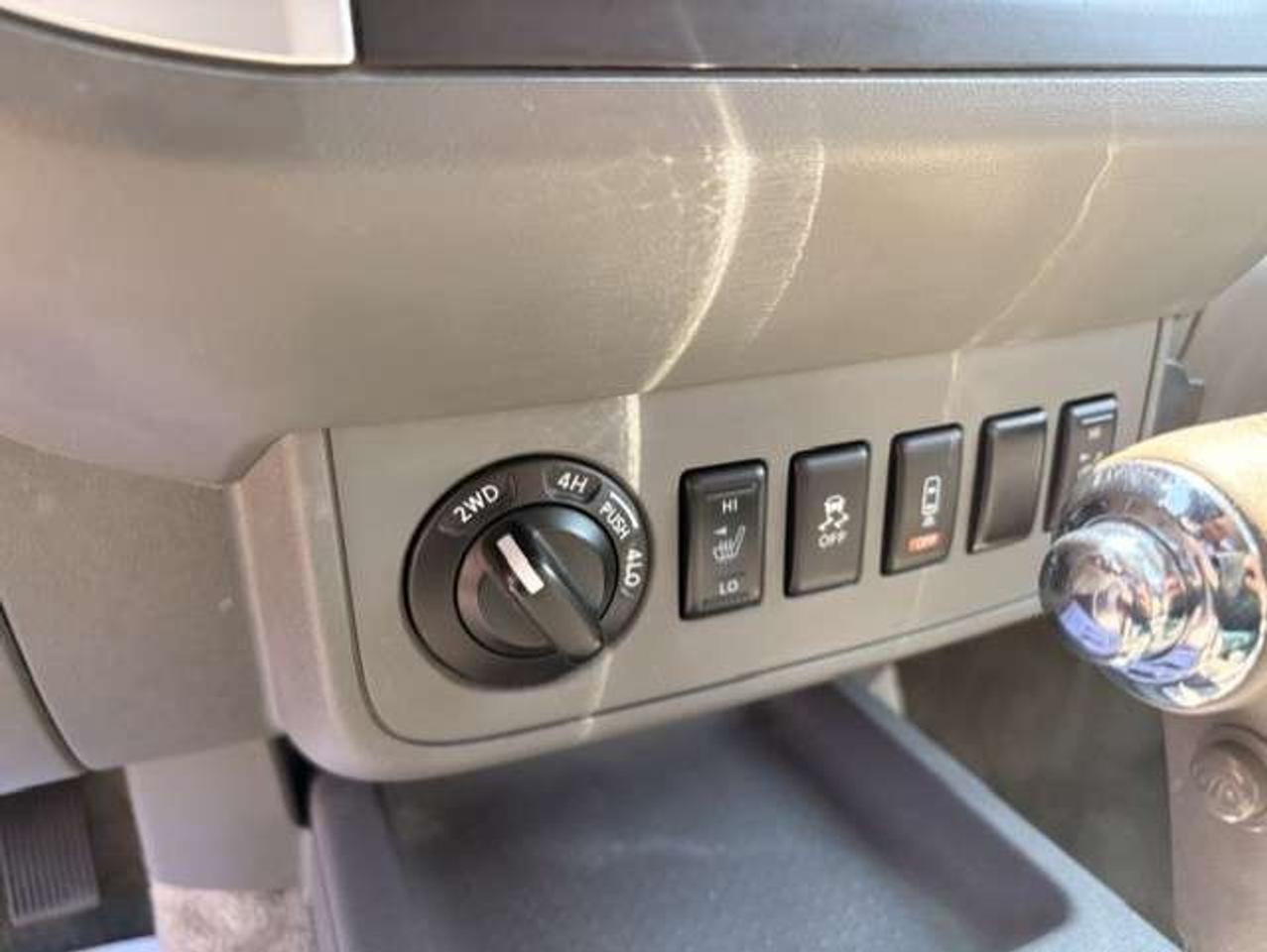 2014 Nissan Frontier SV LWB **4WD-CREW CAB-BACK UP CAMERA** Photo