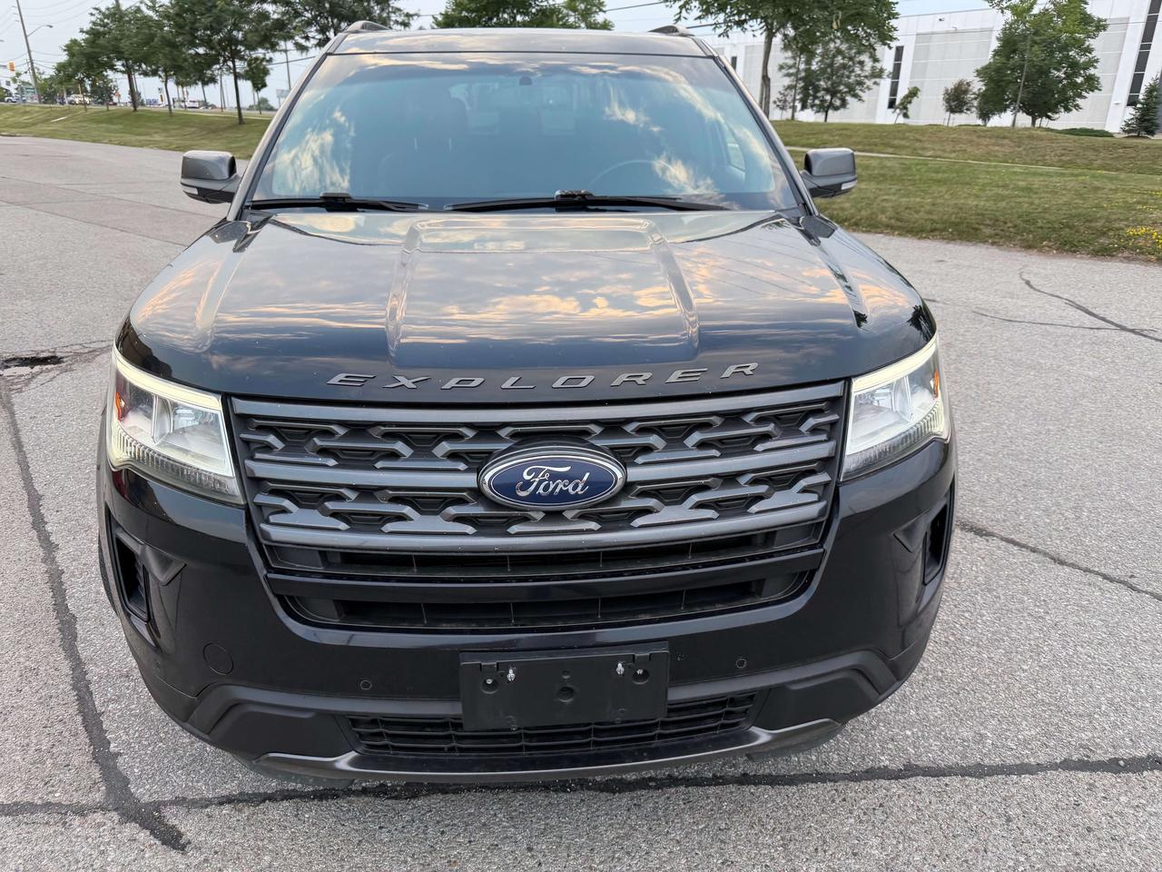 2018 Ford Explorer XLT AWD V6 BACK UP CAM CERTIFIED Remote Starter Photo4