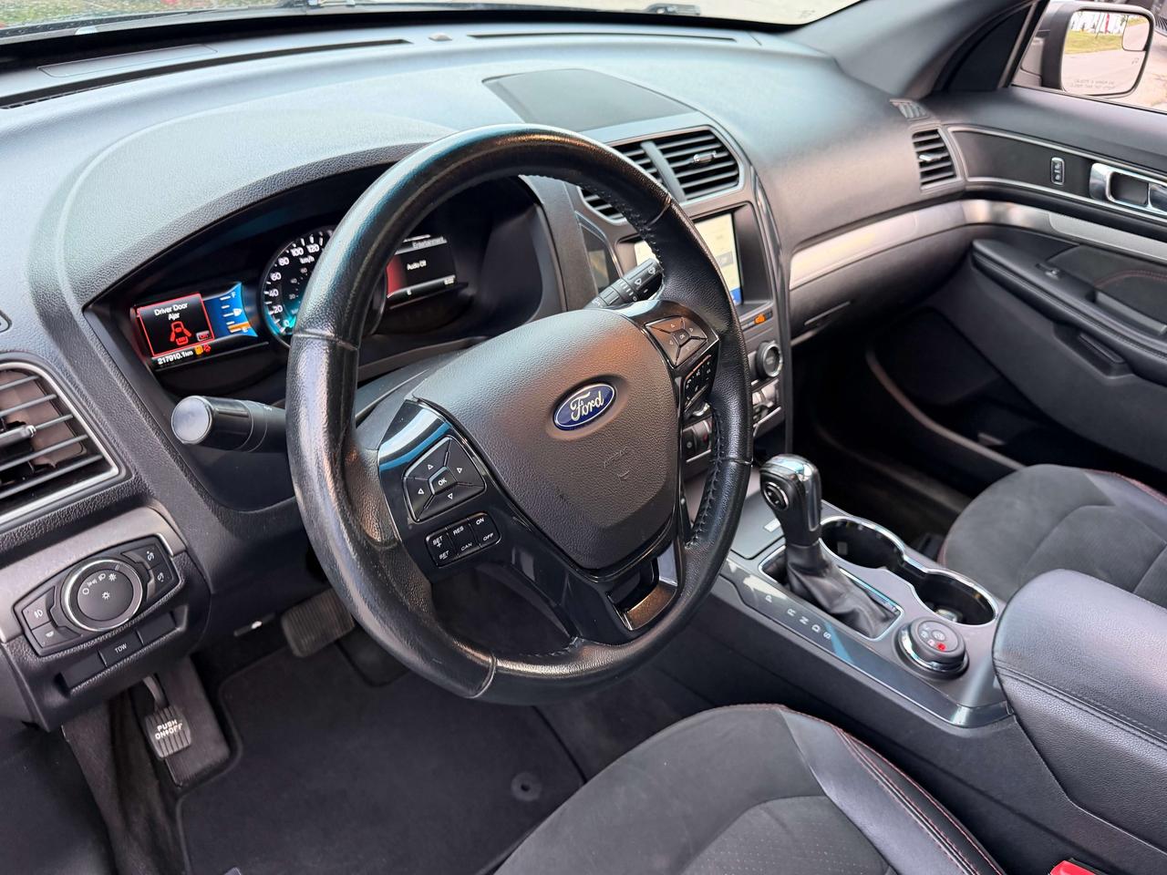 2018 Ford Explorer XLT AWD V6 BACK UP CAM CERTIFIED Remote Starter Photo