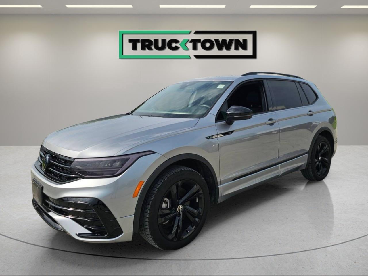 2024 Volkswagen Tiguan Comfortline R-Line Black Edition 4dr All-Wheel Drive 4MOTION Photo0