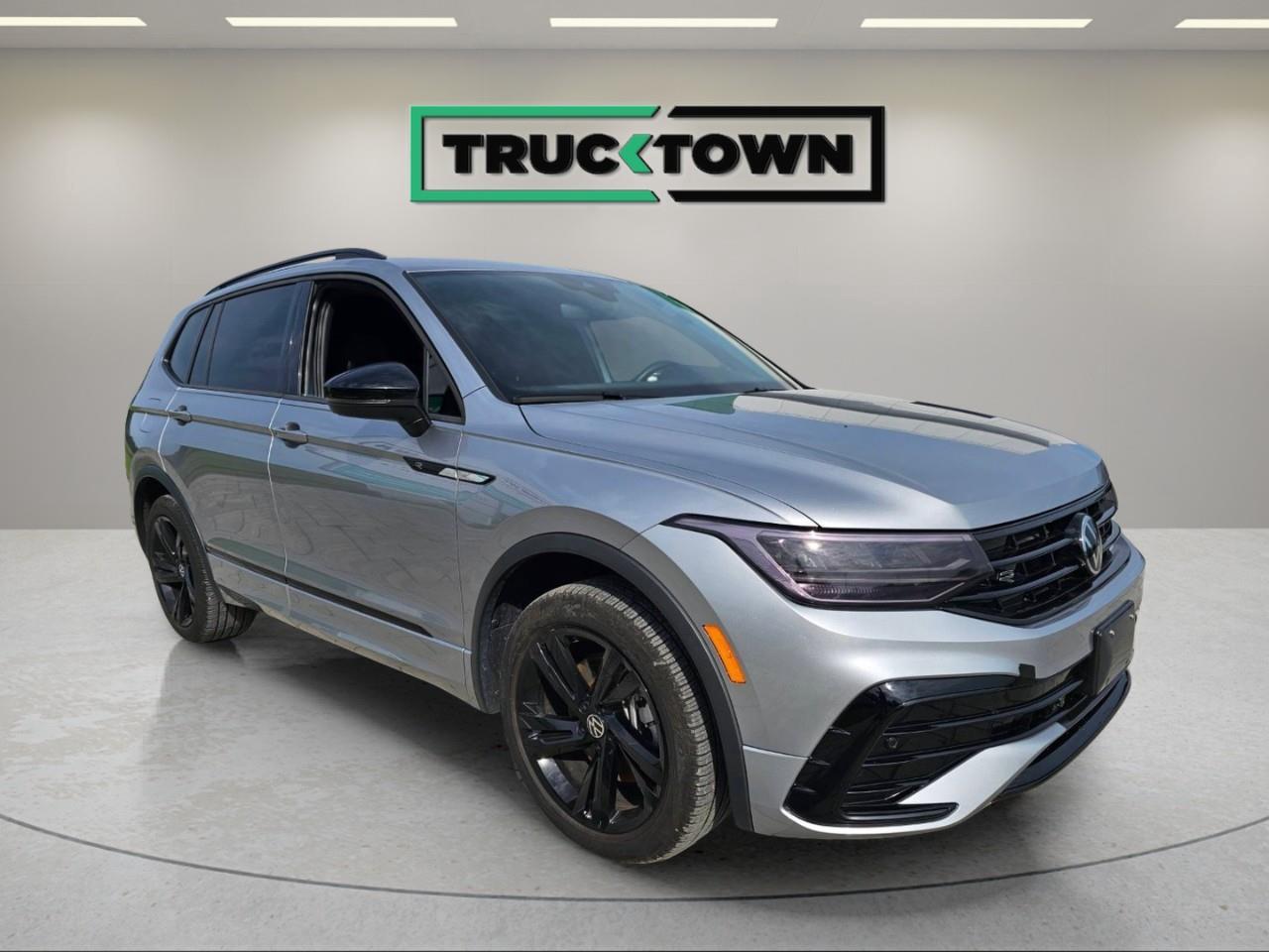 2024 Volkswagen Tiguan Comfortline R-Line Black Edition 4dr All-Wheel Drive 4MOTION Photo