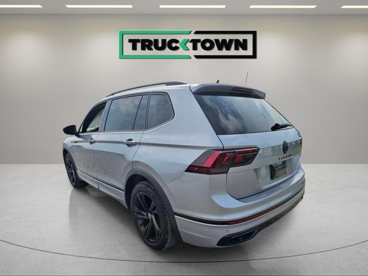 2024 Volkswagen Tiguan Comfortline R-Line Black Edition 4dr All-Wheel Drive 4MOTION Photo