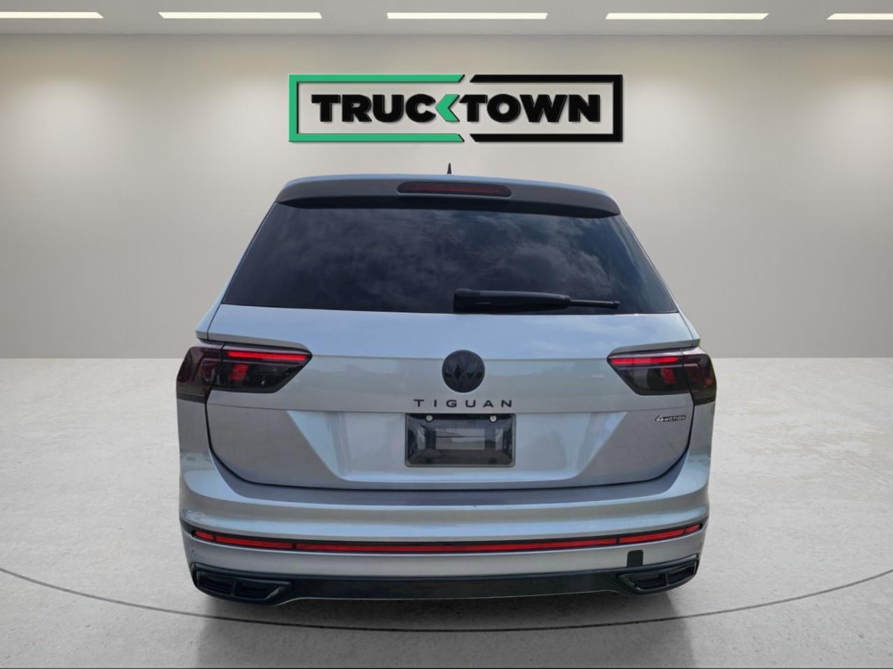 2024 Volkswagen Tiguan Comfortline R-Line Black Edition 4dr All-Wheel Drive 4MOTION Photo