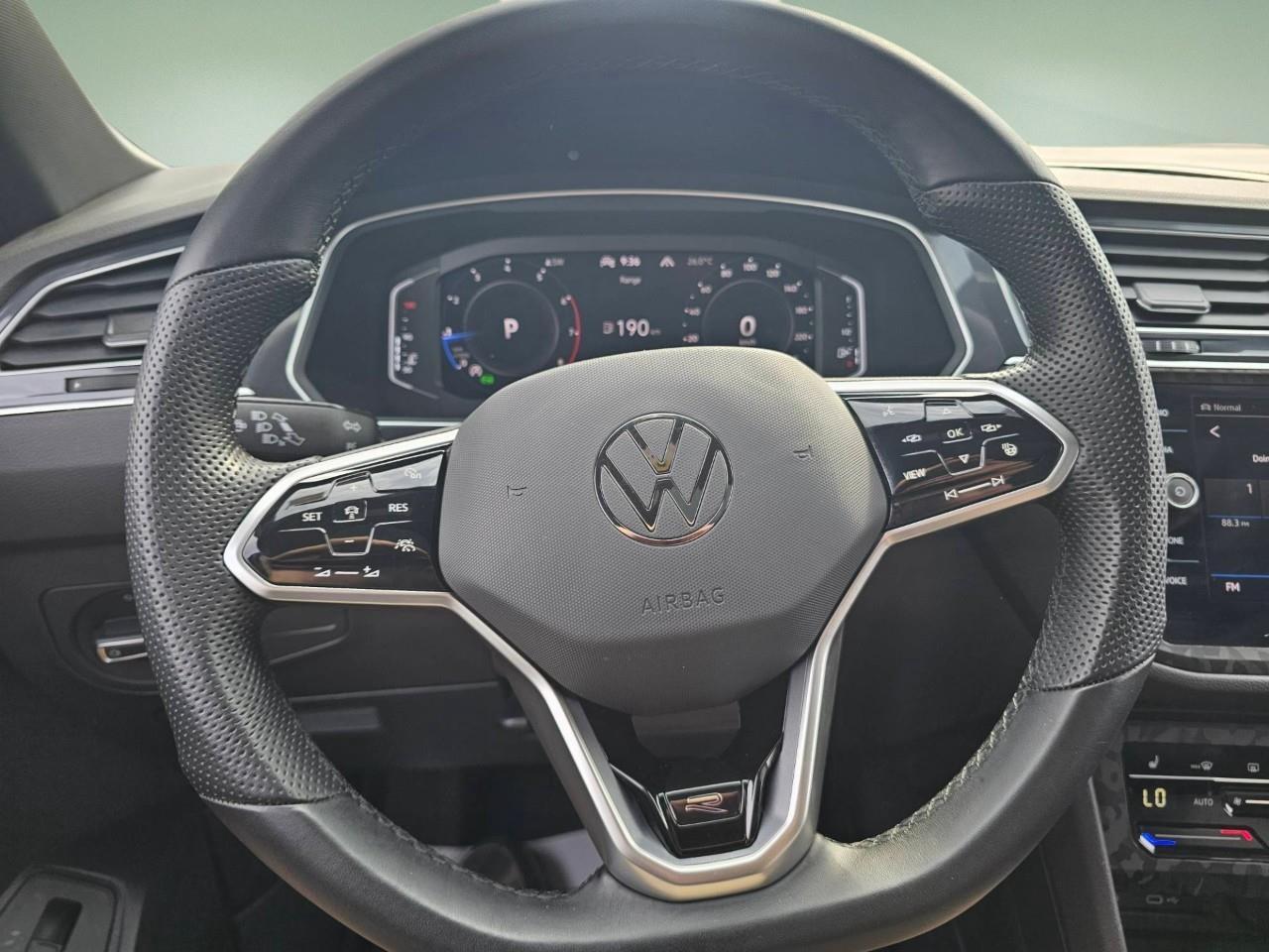 2024 Volkswagen Tiguan Comfortline R-Line Black Edition 4dr All-Wheel Drive 4MOTION Photo