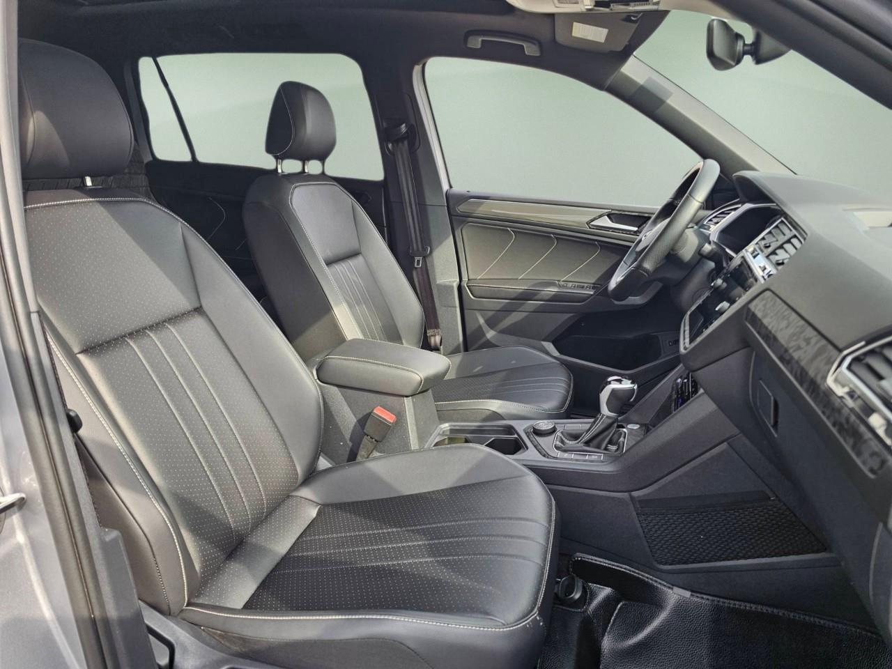 2024 Volkswagen Tiguan Comfortline R-Line Black Edition 4dr All-Wheel Drive 4MOTION Photo