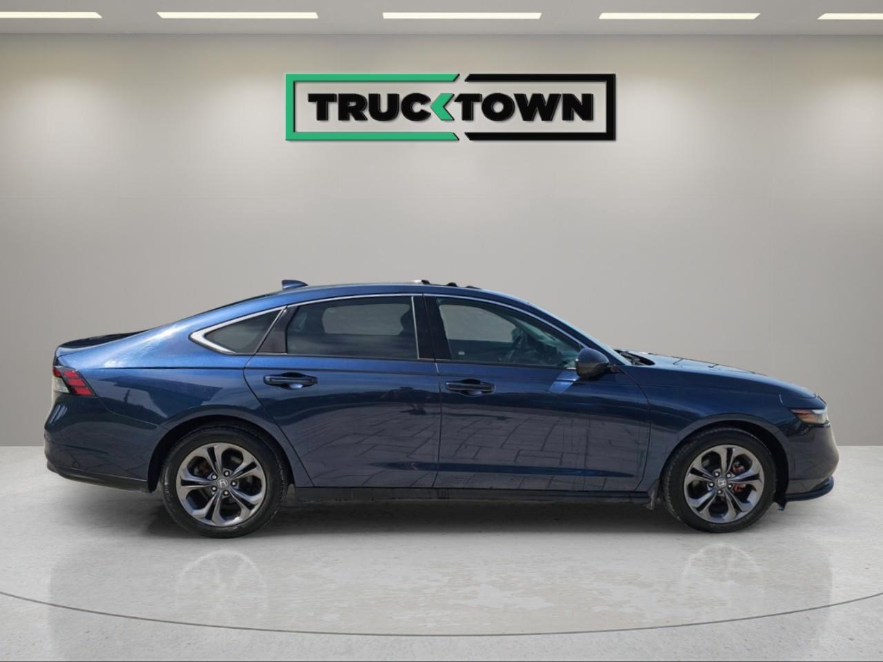 2023 Honda Accord EX 4DR SEDAN Photo