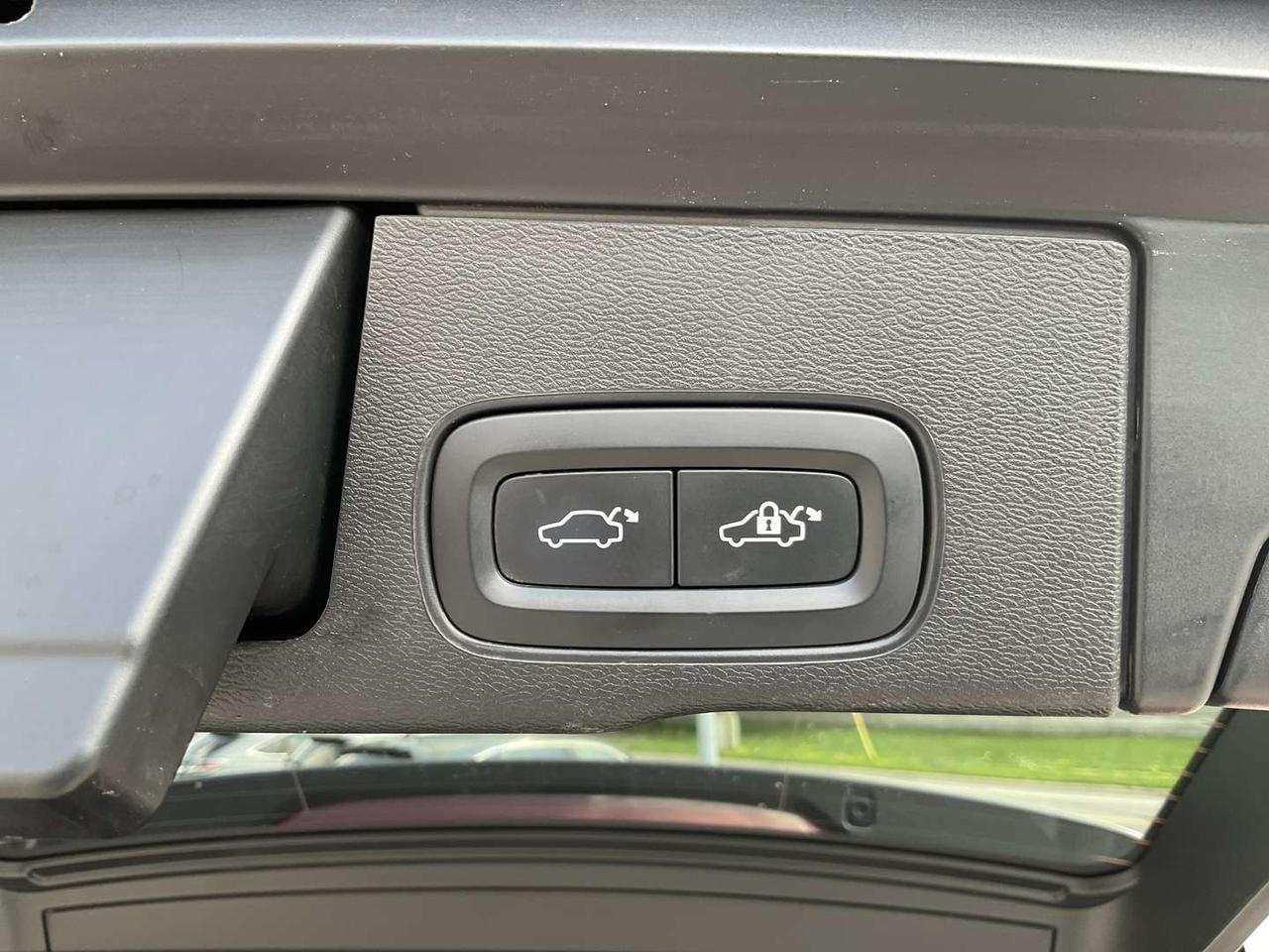 2022 Volvo XC60 Recharge PHEV T8 R-Design AWD - LTHR! NAV! 360 CAM! BSM! HUD! Photo