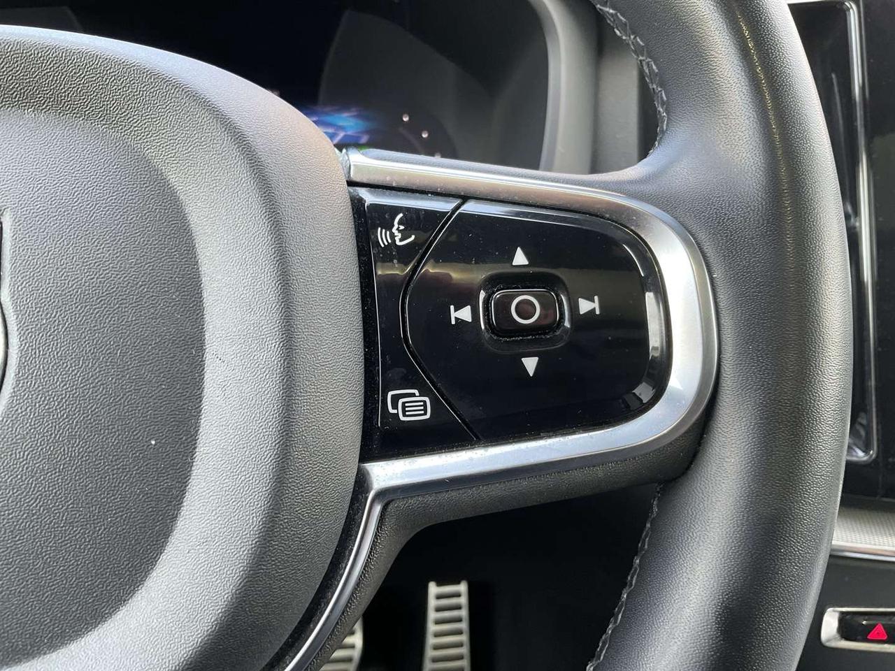 2022 Volvo XC60 Recharge PHEV T8 R-Design AWD - LTHR! NAV! 360 CAM! BSM! HUD! Photo