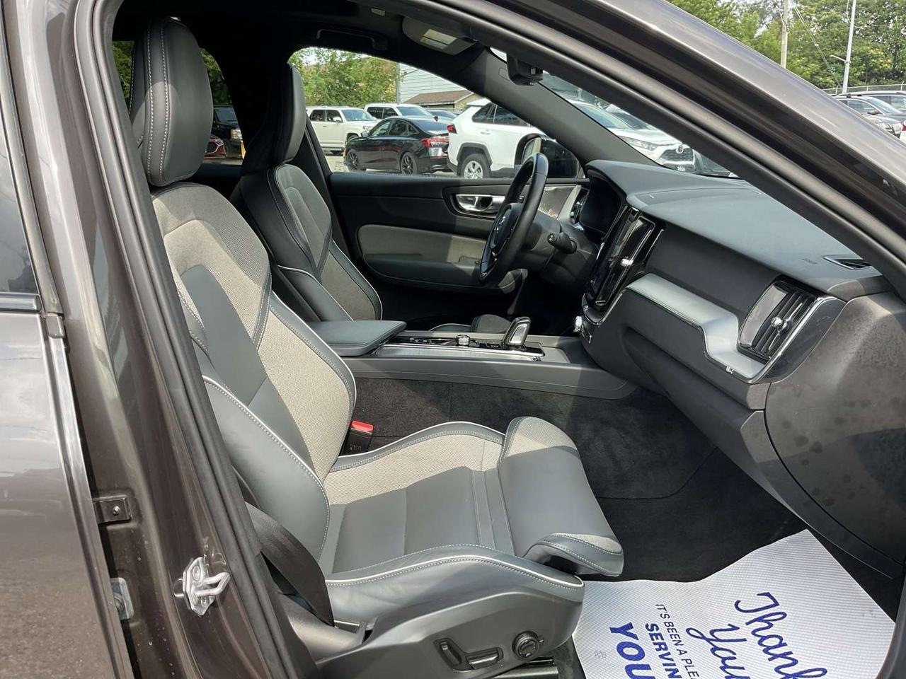 2022 Volvo XC60 Recharge PHEV T8 R-Design AWD - LTHR! NAV! 360 CAM! BSM! HUD! Photo