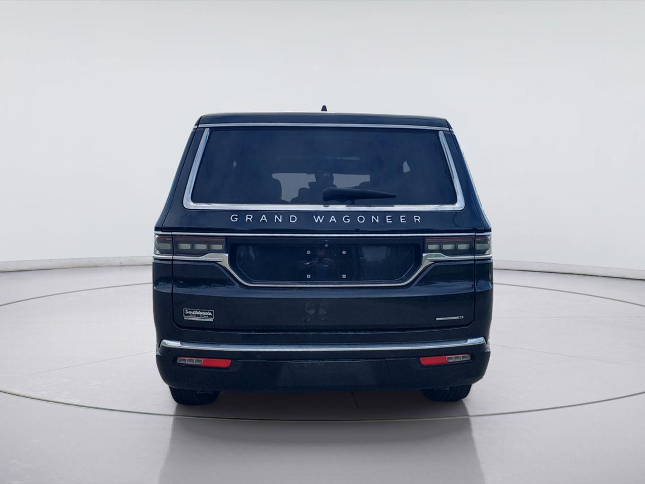 2022 Jeep Grand Wagoneer 6.4L V8 Hemi, Leather, Heated & Cooled Seats Photo3