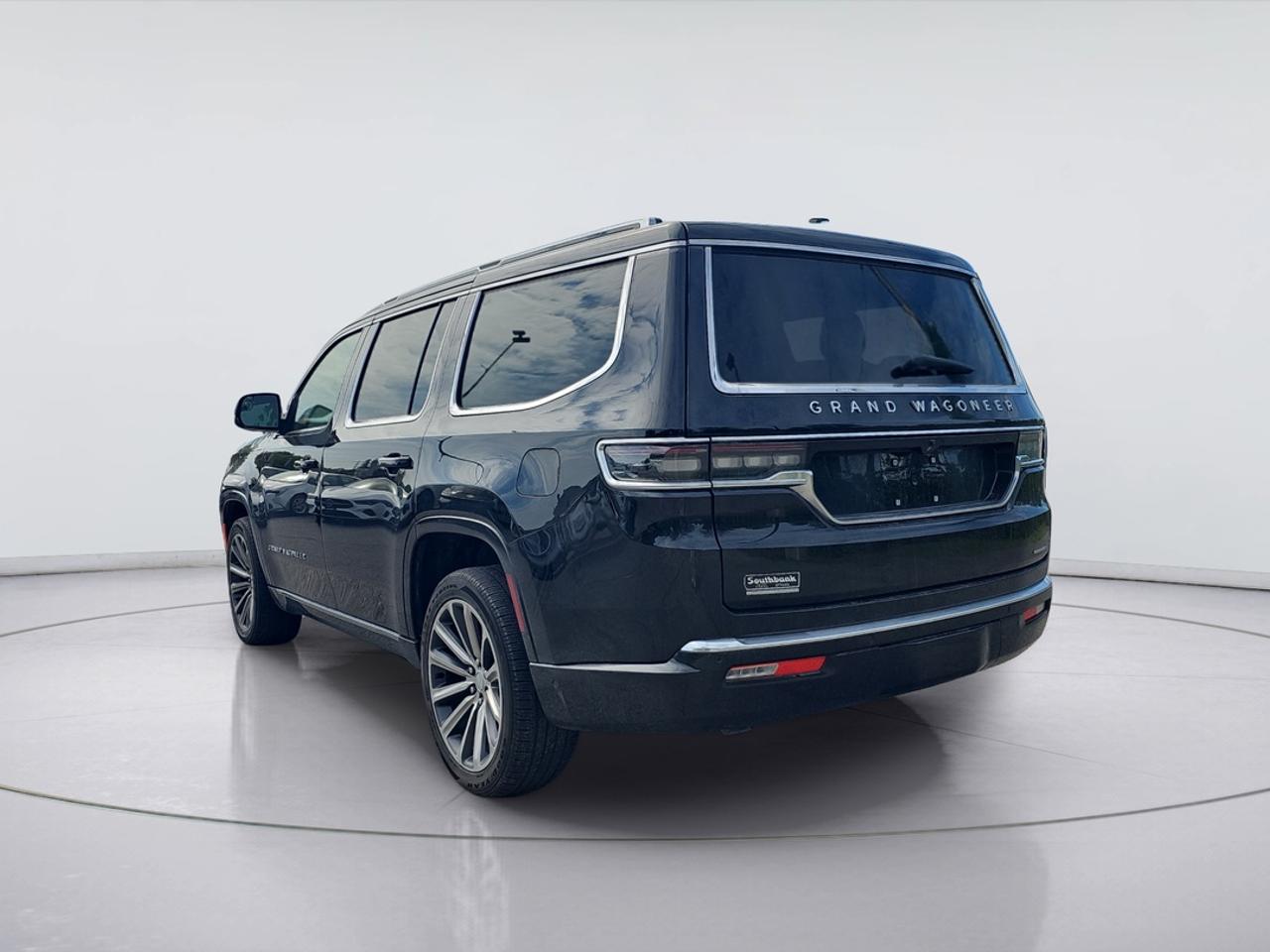 2022 Jeep Grand Wagoneer 6.4L V8 Hemi, Leather, Heated & Cooled Seats Photo