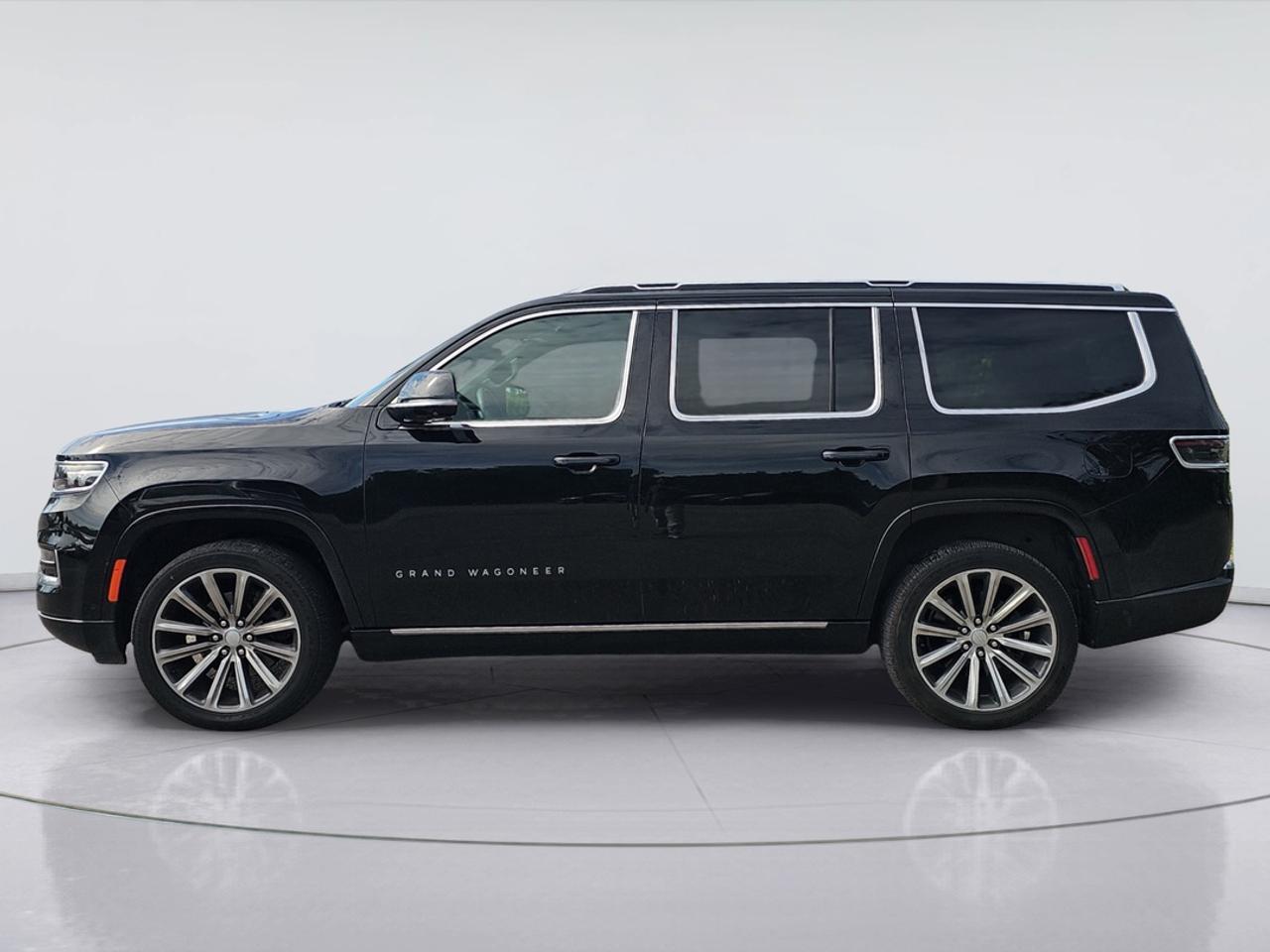 2022 Jeep Grand Wagoneer 6.4L V8 Hemi, Leather, Heated & Cooled Seats Photo5