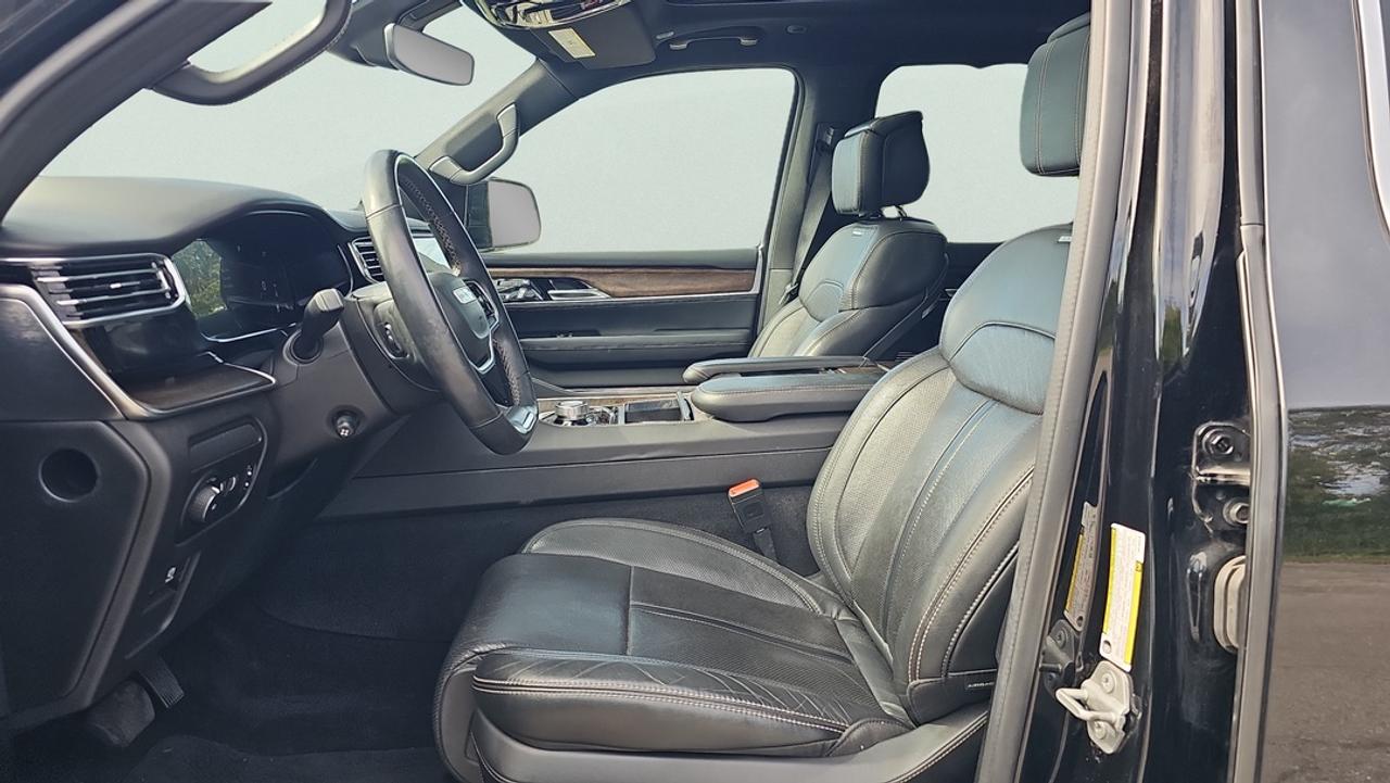 2022 Jeep Grand Wagoneer 6.4L V8 Hemi, Leather, Heated & Cooled Seats Photo