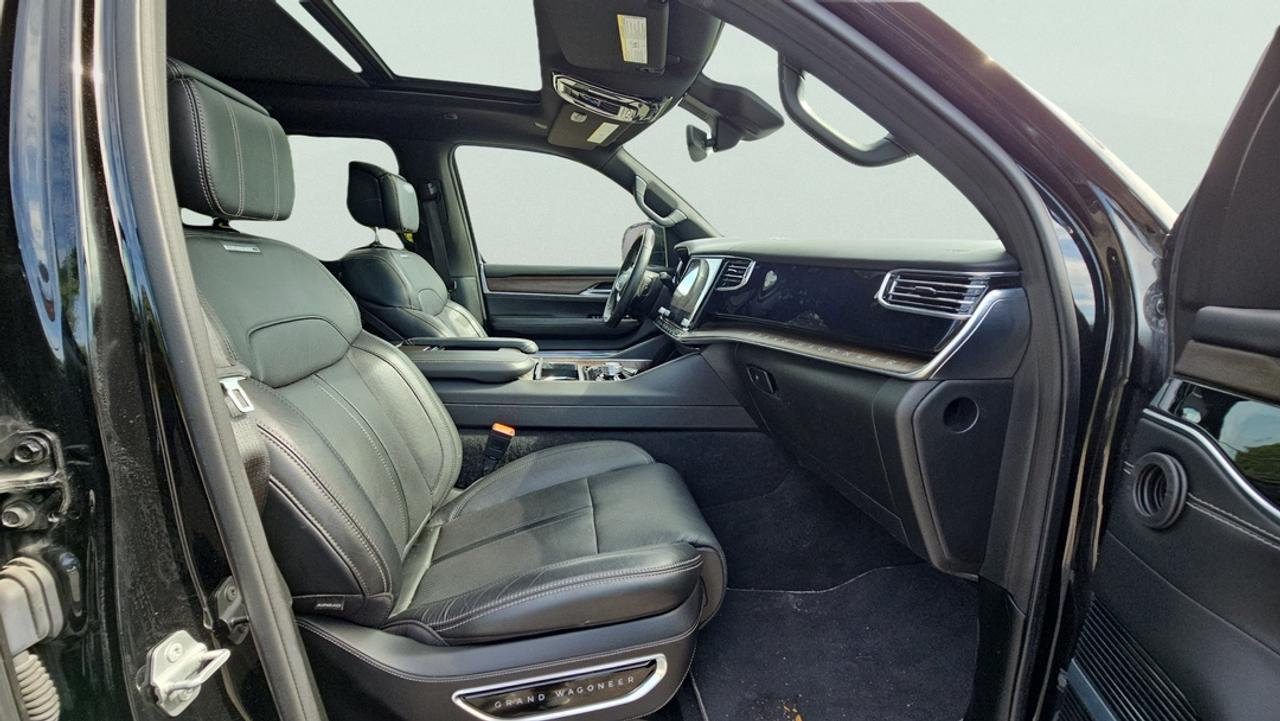 2022 Jeep Grand Wagoneer 6.4L V8 Hemi, Leather, Heated & Cooled Seats Photo